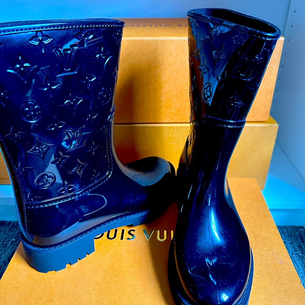 Louis Vuitton Drops Flat Boot - Picture 4 of 5
